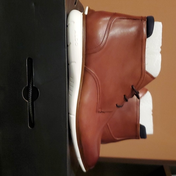 Men Shoes - Picture 4 of 5